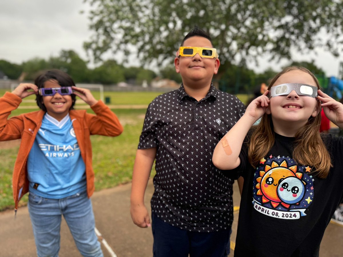 🌑🕶️ Our Roadrunner Scientists got the opportunity to safely see the solar eclipse today! What a wonderful moment in history to experience as a school community! @cyfairisd #cfisdspirit