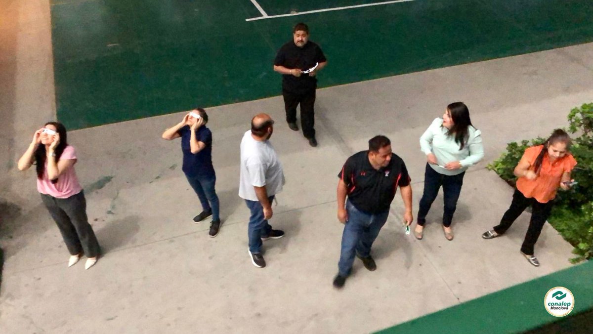 🌒 Eclipse total de Sol 2024

En las instalaciones del Plantel Conalep Monclova  con las medidas de seguridad correspondientes, el personal Administrativo dirigidos por la Dra. <a href="/Deyanira_Ter/">Deyanira Terrazas</a> presenciaron el Fenómeno Astronómico del año: Eclipse Total de Sol.
#Eclipse2024