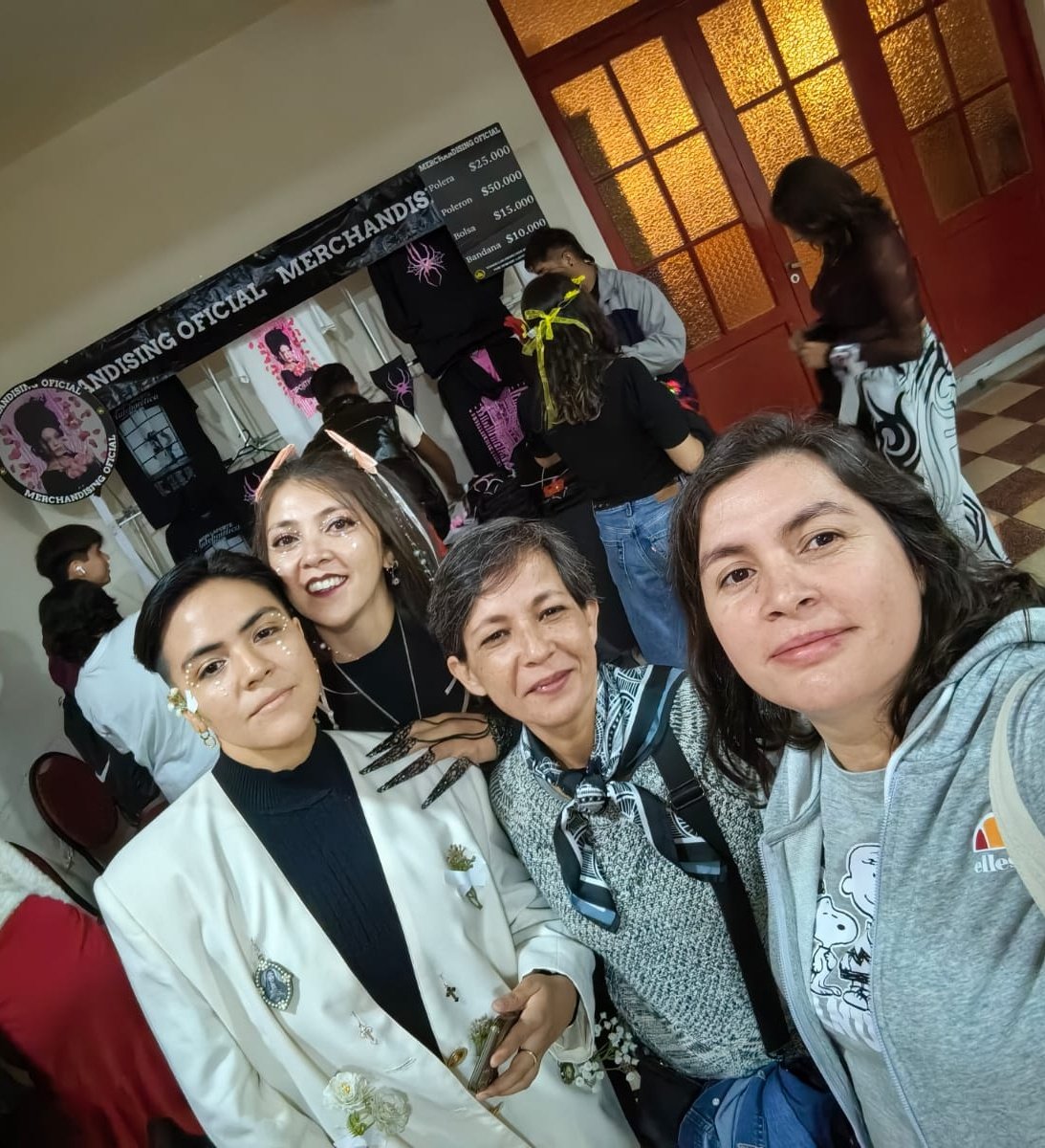 soymilva's tweet photo. Hola Mon, después de 7años de  verte por primera en Antofagasta hoy te veo de nuevo por acá @monlaferte
AUTOPIÉTICA TOUR
Paraguay 🇵🇾
Chlie 🇨�� https://t.co/afSAEzUsnO