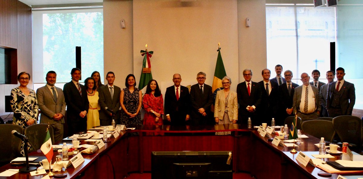 📸 Hoy, en la @SRE_mx, México y Brasil suscribieron el protocolo por el que se establece la subcomisión de asuntos multilaterales como parte de la Comisión Binacional 🇲🇽- 🇧🇷. En la primera sesión de la subcomisión de asuntos multilaterales se examinaron temas relacionados con la…
