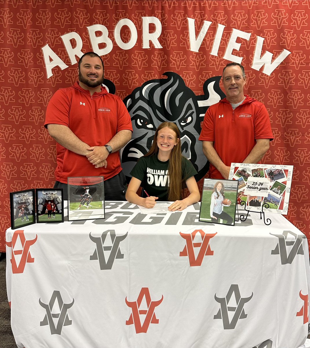 Congratulations to Evonne Bruestle who has signed with William Woods University for Flag Football!