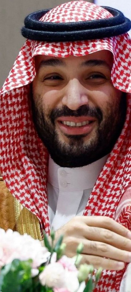 فريد في عصره
قريب لقلوب شعبه 
ملفت بعمله ورؤيته 
أصبح مثلاً يحتذى به
ورمزا يحلم الآخرون به 
حفظه الله وسدد خطاه