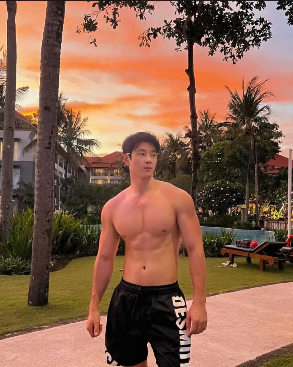 Sunsets ♥️

 @asianguysonline #asianguysonline
#asianmen #hotguys #asianguys #fitness #muscle #shirtlessguys #asianboy