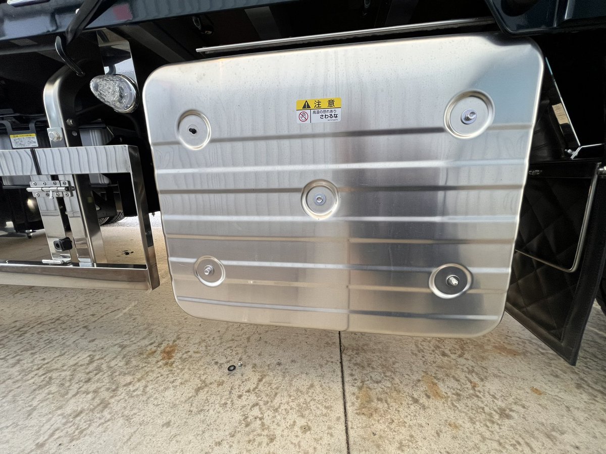 ファイブスターギガ マフラーカバー