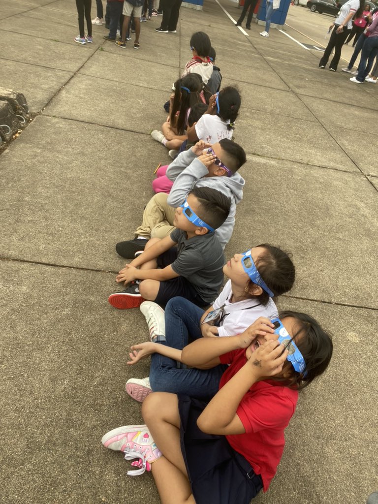 MsMartinez_PK's tweet photo. #EclipseSolar2024 @hearnehusky https://t.co/aF7yrjK3Wd