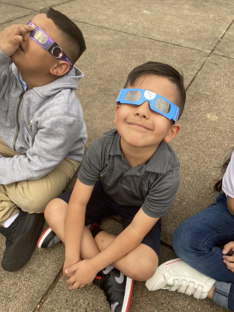 MsMartinez_PK's tweet photo. #EclipseSolar2024 @hearnehusky https://t.co/aF7yrjK3Wd