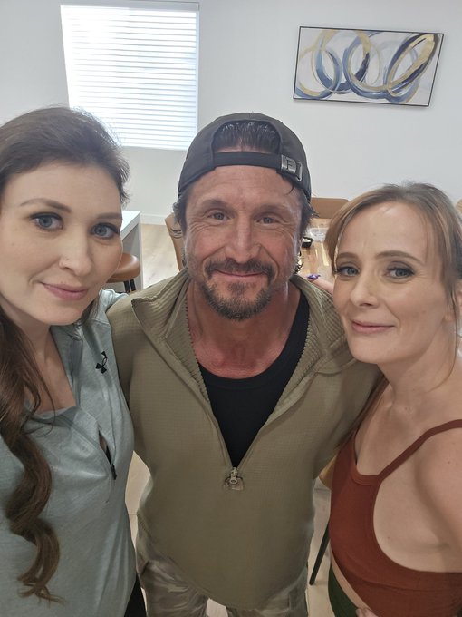 Just finished a shoot with @hollylacexxx and @tommygunnxxx https://t.co/MHKGB9iSe5<a class="tags" href="/tag/hollylacexxx">@hollylacexxx</a><a class="tags" target="_blank" title="On Twitter" href="/?out=eyJ0eXAiOiJKV1QiLCJhbGciOiJIUzUxMiJ9.eyJpYXQiOjE3MjA5NDUwMjgsImlzcyI6InR3cG9ybnN0YXJzLmNvbSIsIm5iZiI6MTcyMDk0NTAyOCwiZXhwIjoxNzUyNDgxMDI4LCJyZWRpcmVjdF91cmwiOiJodHRwczovL3R3aXR0ZXIuY29tL3RvbW15Z3Vubnh4eCJ9.XAWQWdhZjg1F796tSqz-u3dMjBcScDeo7HZhmJJWjK1ZVtlF-KhvmGp4CH8NUNqbuQAn-HxEqRkBtSMAvRWmoA">@tommygunnxxx</a>
