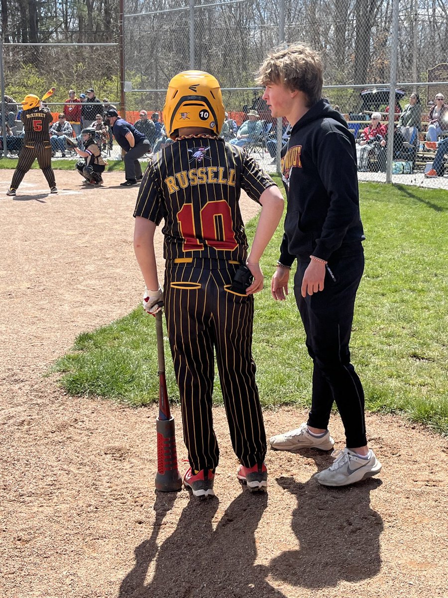 Always great having <a href="/Carterussell1/">Carter Russell</a> join us in the dugout to mentor younger players. <a href="/BigWalnutBASE/">Big Walnut Baseball</a>