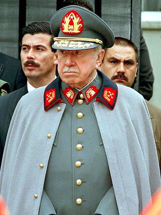 A veces los héroes llevan capa. 

Déjame un ❤️ si también apoyas la labor que hizo Augusto Pinochet para salvar a Chile del asqueroso comunismo.