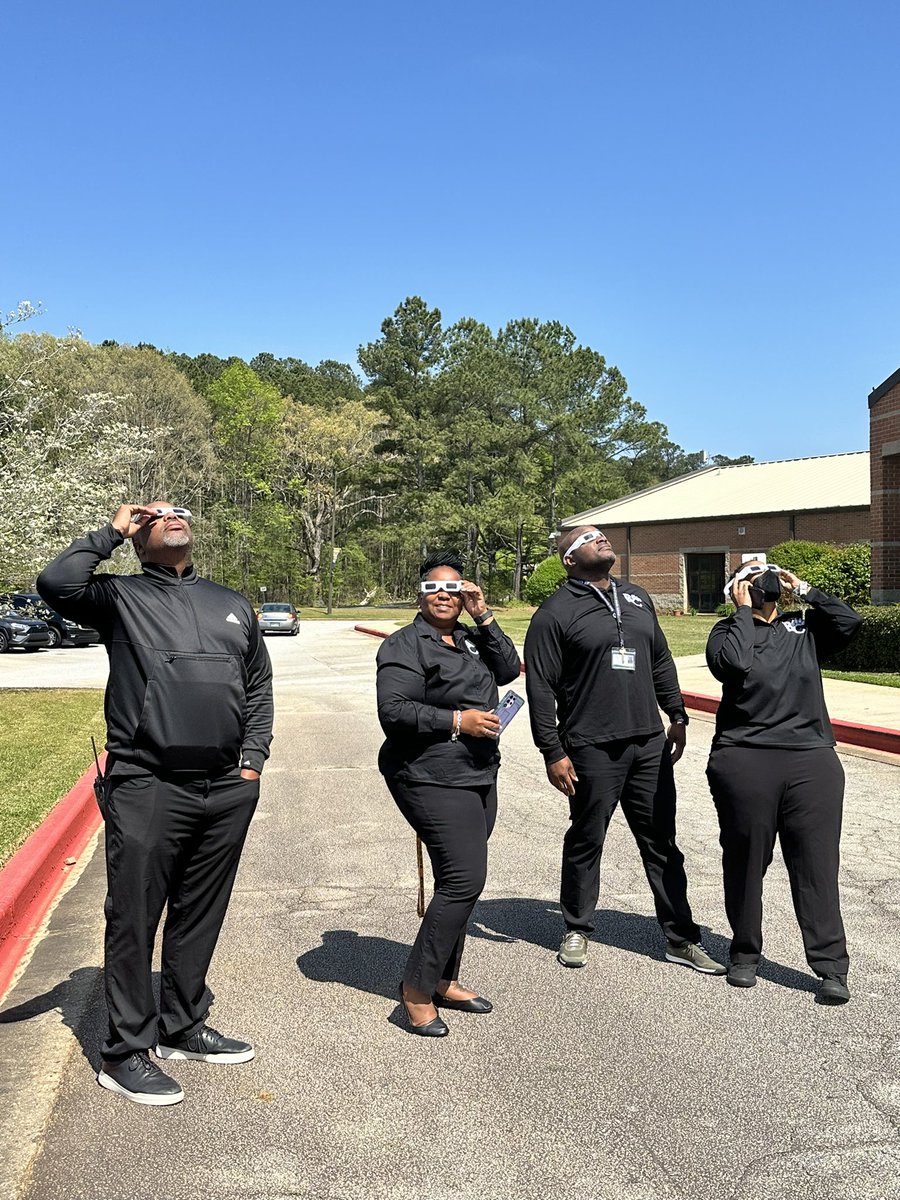 BearCreekMS's tweet photo. Un-eclipse-able moments: Caught the sun playing peekaboo today! ☀️🌑🌙Check out our students and faculty enjoying the solar eclipse! 😎#SolarEclipse2024 #ScienceNation @billups_LA @DrTamaraCandis @TheHinesL https://t.co/1Cwt377UGZ