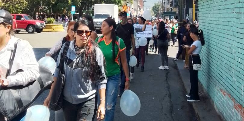 #8Abr | #BalancePreliminarOVCS 📌 4 protestas en 2 estados del país 🇻🇪 Caracas Miranda Exigencias 🔹Participación política 🔹Vivienda 🔹Agua 🔹Laborales 📢 La protesta en el sector Terrazas del Ávila del estado #Miranda fue reprimida por la PNB. 📢 Regiones del país