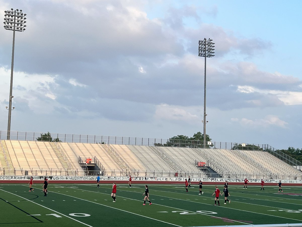 Perfect night for middle school soccer! Great game @BMSBulldogs and @LamarMS #ONELISD #LISDlearns