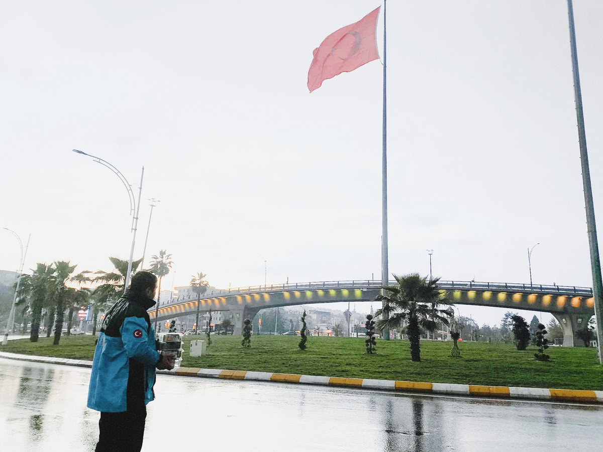 Al Bayrağa, 
Vatan toprağına,
Necip millete hizmet edebilme imkanına,
Üzerimizdeki Beşir kıyafetine...

Hepsine şükür ediyoruz.

İyi ki Beşir Var
İyi ki Beşiriz.

@Besirdernegi
@FatihSariyarTR