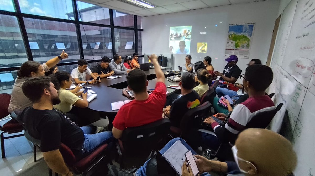 19 organizaciones integrantes del Capítulo #Venezuela de la plataforma ALBA Movimientos, nos reunimos el día de hoy #8Abril para discutir líneas de trabajo y agenda de cara a la próxima reunión continental ¡CHÁVEZ VIVE EN EL ALBA! #albamovimientos #revoluciónbolivariana