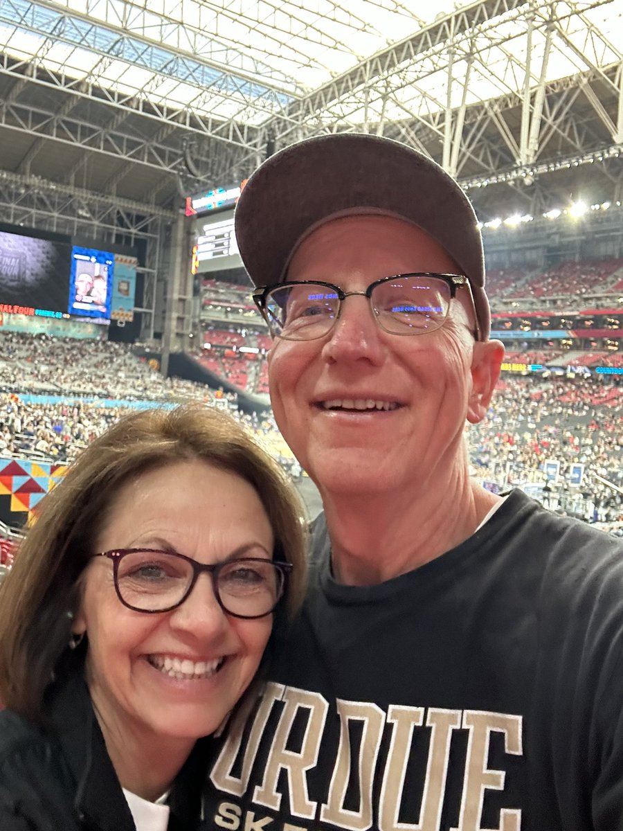 boilersfields's tweet photo. Boiler Up, Hammer Down! #Purdueselfie https://t.co/DIZGCtMDPr