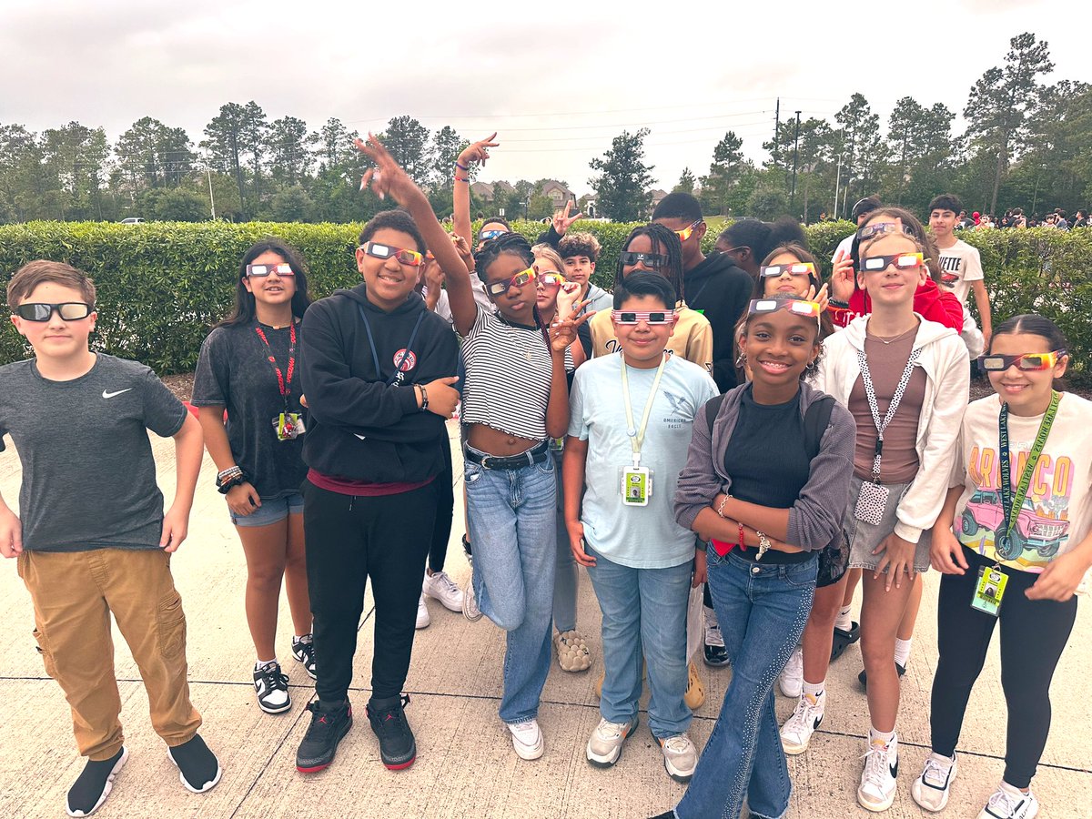 KindleTerri's tweet photo. Today I got to hang out with the “cool” kids for #SolarEclipse2024 😎🌖🌗🌘🌑🌒🌓🌔 😎 #6thgradeRELA #WLMS #CoolKids @HumbleISD_WLMS @ErickMartinjr1 https://t.co/cQKr3Hv9sW
