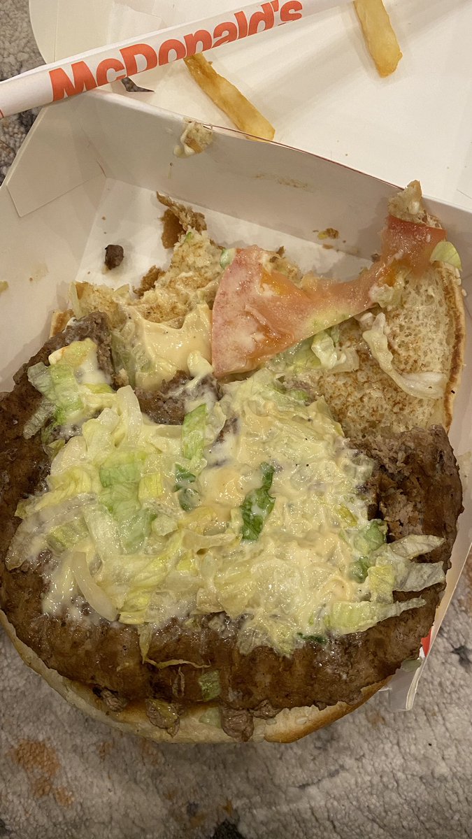 Ma37ia's tweet photo. @McDonaldsKSA 

طلبت وكل الطلبات غلط ، طالبه بيج تايستي دجاج جاني كله لحم وغير كذا اللحم مو مستوي ، والبطاطس محروق ويابس ، ابغى تعويضض https://t.co/VWTXdMCpqY