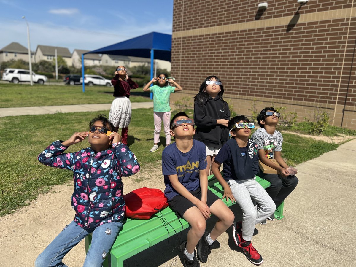 Third grade astronomers were thrilled to view the solar eclipse! A very SPECIAL 2024 moment that will remain green in our memories for years to come! ⁦@HortonsCreekES⁩ #togetherisbetter