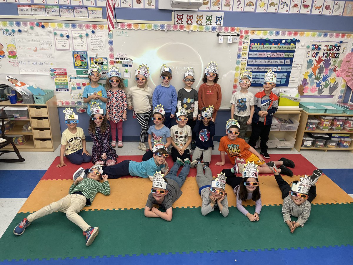 klaifskinders's tweet photo. This crew was pumped for the solar eclipse…core memory for sure! https://t.co/dZ1f6IOIOR