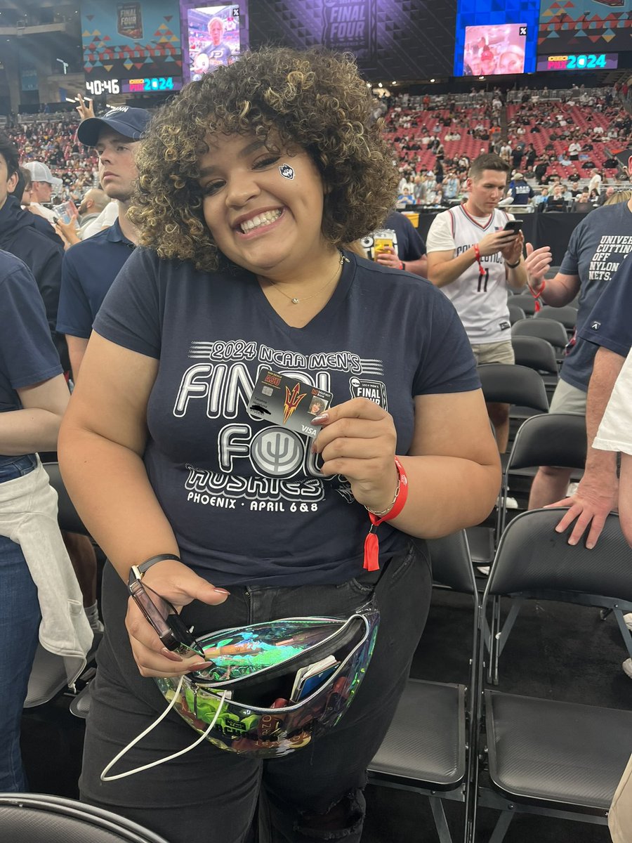 Exponent_Sports's tweet photo. Arizona State students were offered tickets to rep UConn at the National Championship https://t.co/Npc0MZ9EDs