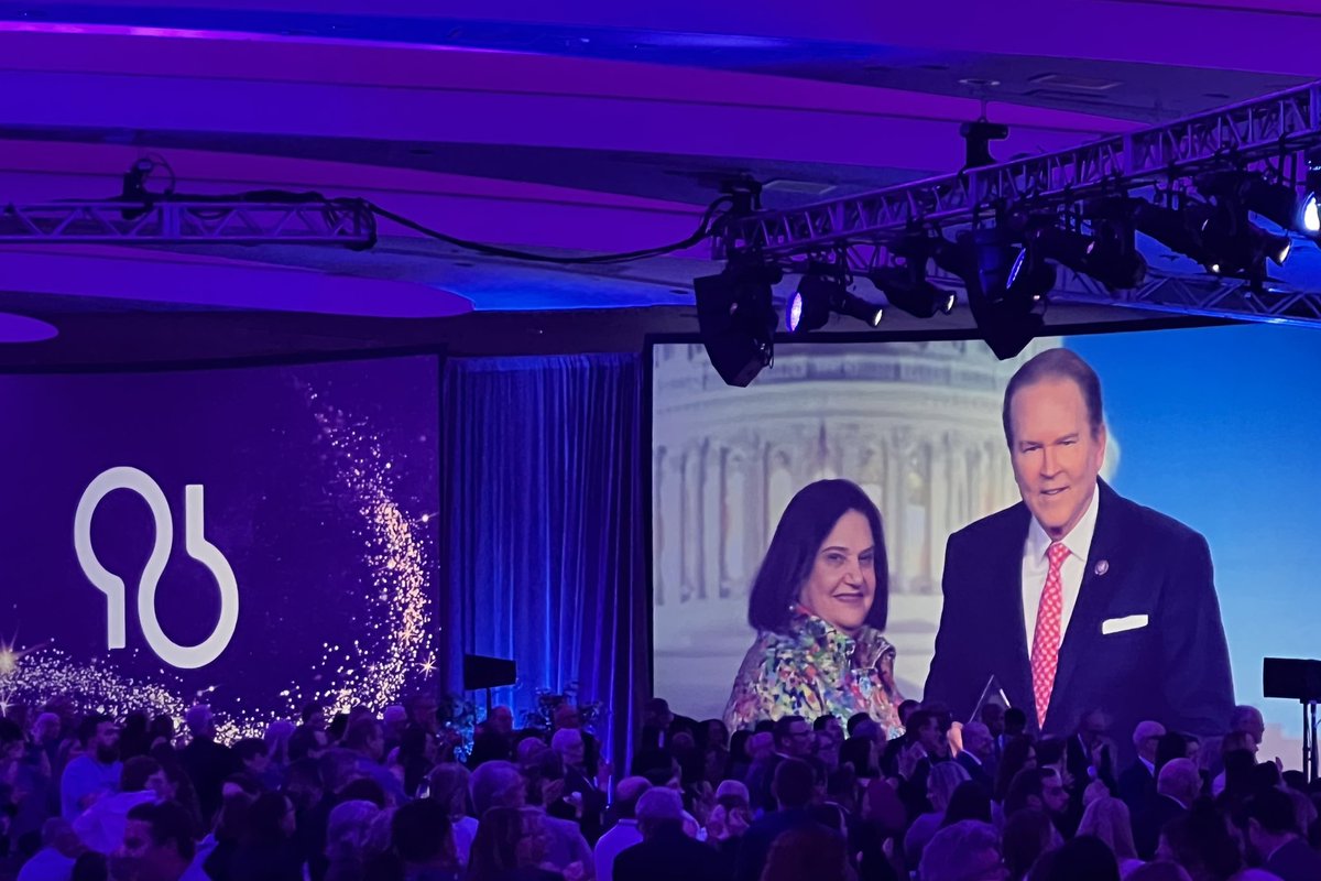 Congratulations to Florida Representative @VernBuchanan for being a 2024 @ALZIMPACT Humanitarian of the Year! 💜Thank you for your continued support for caregivers and their loved ones living with Alzheimer’s. #ENDALZ #AlzForum @AlzAdvocacyFL @AlzFlorida