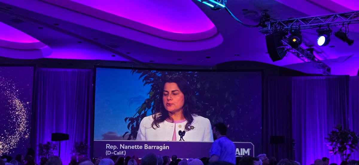 weedebs2's tweet photo. Humanitarian of the year award @Nanette4CA Nanette Barragan, California Congresswoman.  Honored to have rallied with her last year and thrilled for her to win this award. #AlzForum #ENDALZ @AlzNorCalNorNev https://t.co/momDrHHq6B