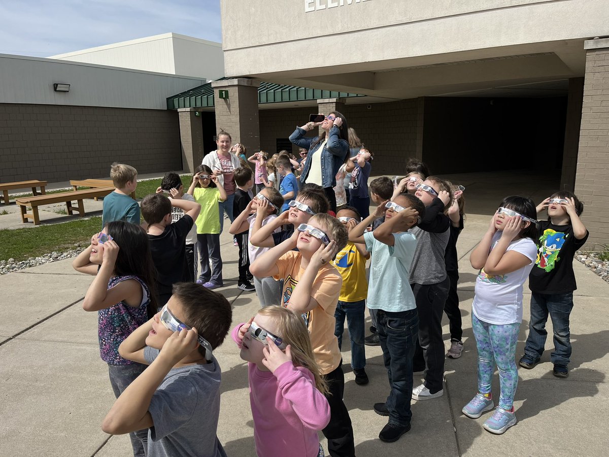 So fun that our students will remember all the fun activities they did with their teachers at the 2024 Solar Eclipse! #ThankATeacher #HunterHornets #GSDPride ☀️ 🌕 👓 🏫