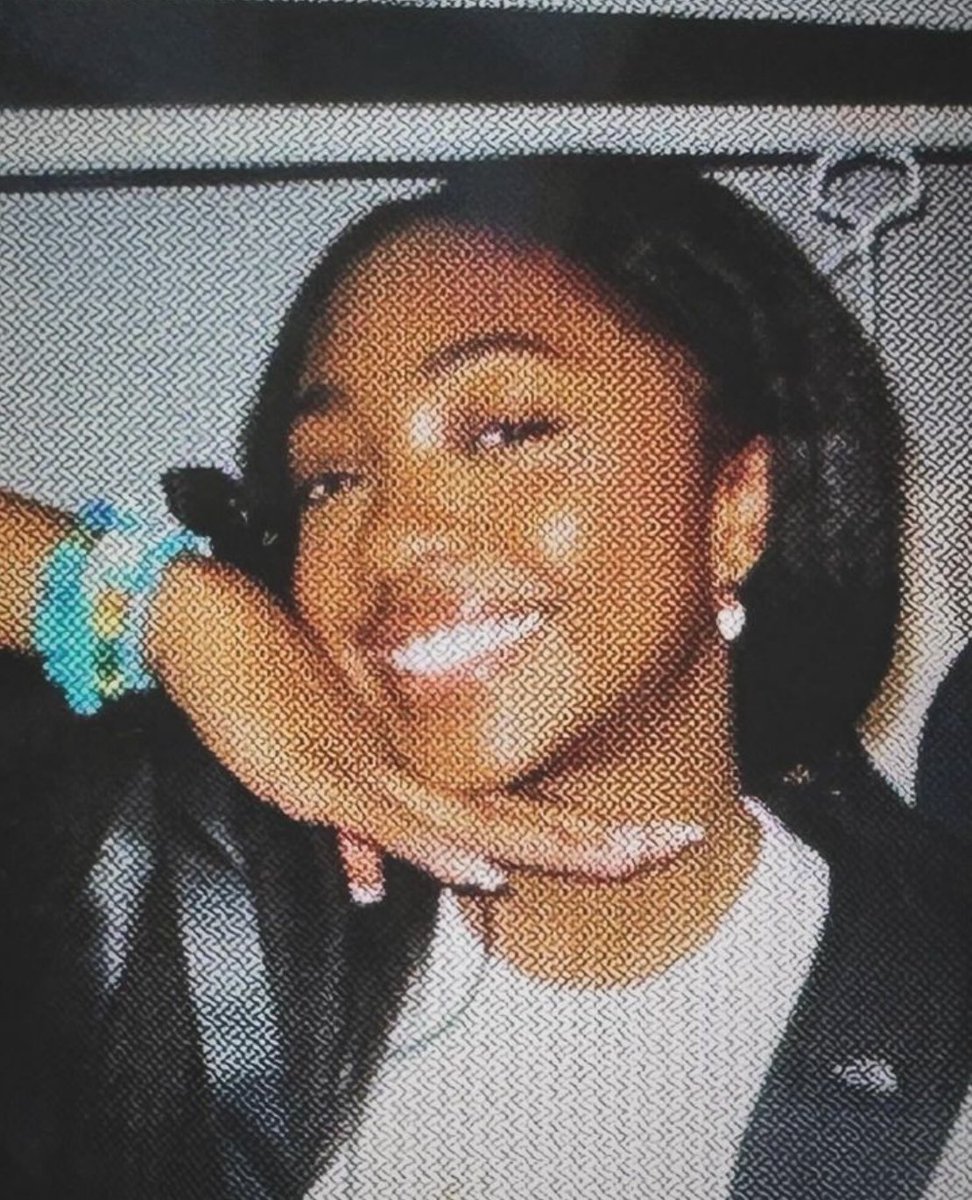HOW CAN SOMEONE BE THIS PRETTY WOOAH???