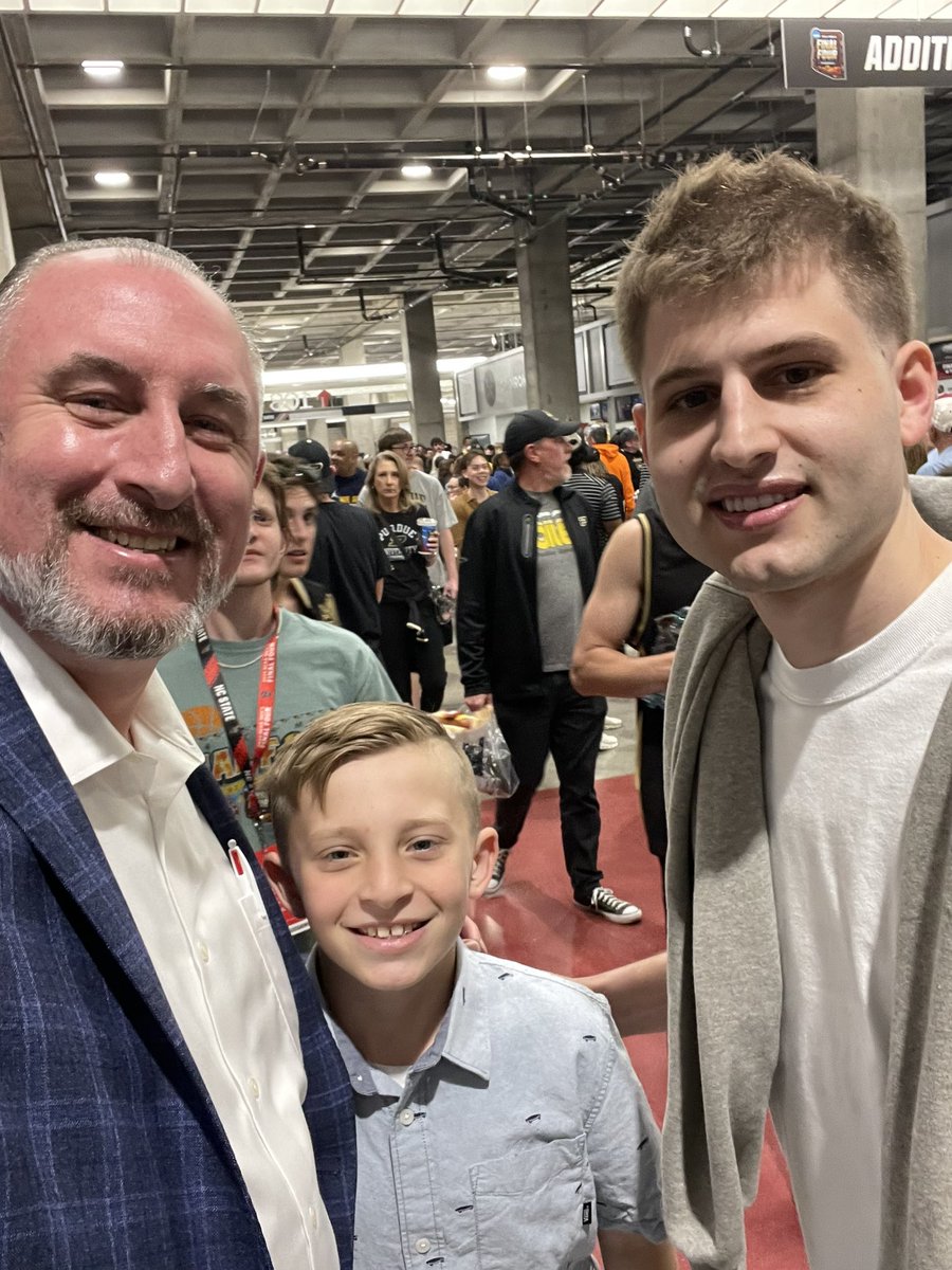 Just running into a @UConnMBB National Champ, Nor Cal Legend, shooter, former @WCChoops baller…@JoeyCalcaterra2 at the @MFinalFour