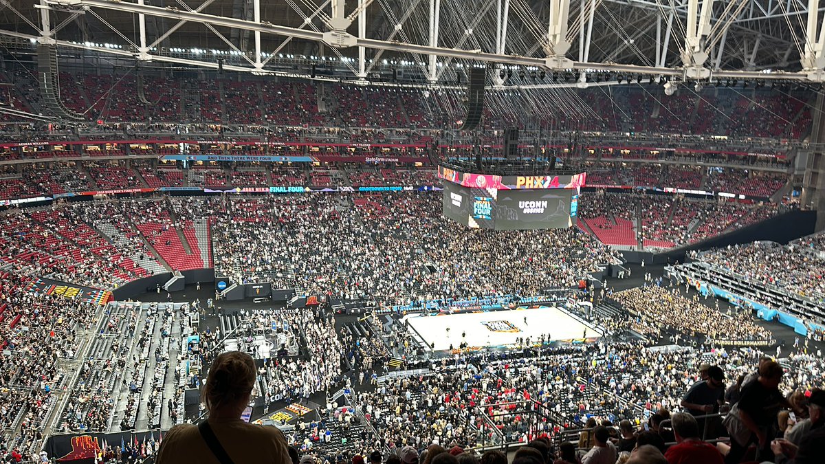 We might be listed as the “away” team, but it’s definitely a @BoilerBall home crowd! #BoilerUp! Go #Purdue!!!! And it’s still 30 min til tipoff.