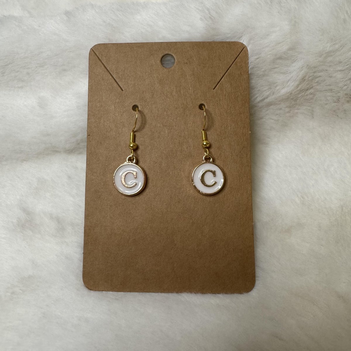 Letter C White and Gold Dangle Earrings

aldesignsbyashley.etsy.com

#etsyshop #etsyseller #etsyhandmade #etsy #handmade #handmadejewelry #handmadeearrings #earrings #handmadeearringsforsale #earringstyle #etsygifts #etsysellersofinstagram #jewelry #jewelrydesign