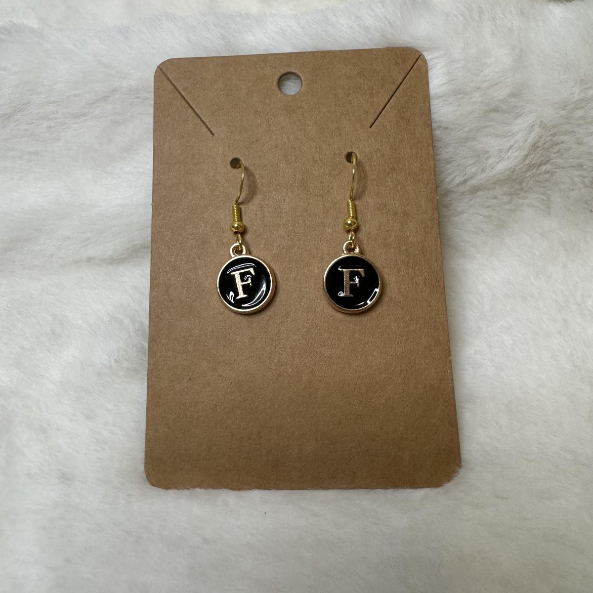 Letter F Black and Gold Dangle Earrings

aldesignsbyashley.etsy.com

#etsyshop #etsyseller #etsyhandmade #etsy #handmade #handmadejewelry #handmadeearrings #earrings #handmadeearringsforsale #earringstyle #etsygifts #etsysellersofinstagram #jewelry #jewelrydesign