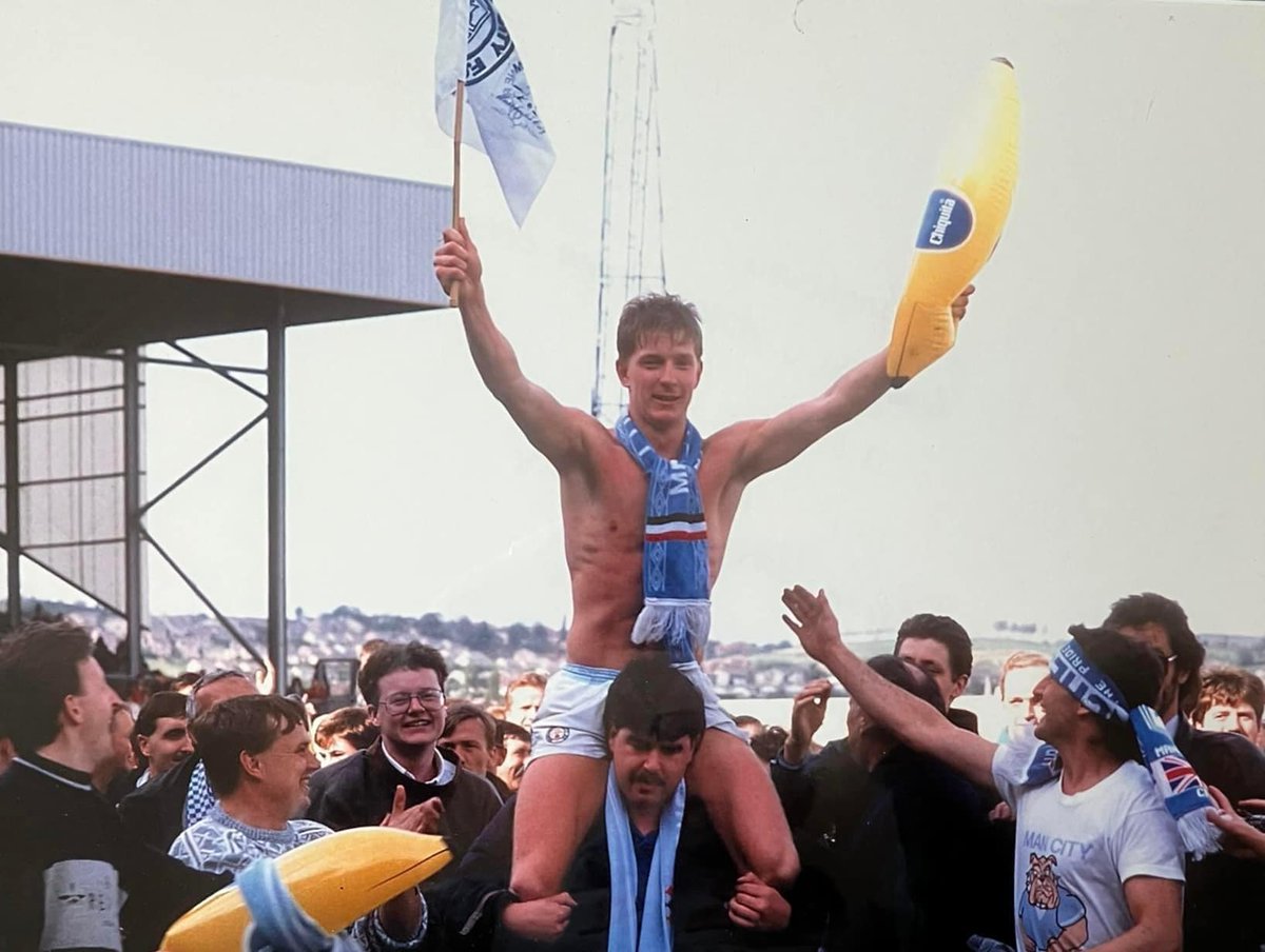 Happy 56th Birthday to popular former blue @ianbrightwell12 who appeared over 320 times in the shirts during 12 years at Maine Road between 1986-1998.