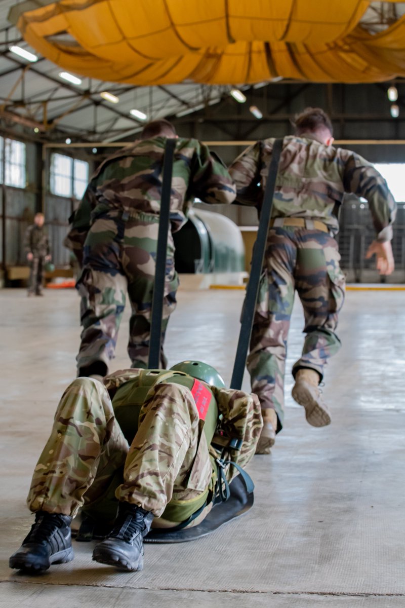 5 'First Aid Nursing Yeomanry' ⛑️🇬🇧 passent actuellement leur brevet parachutiste 🇫🇷 à l'@ecoledestap 🪂 ! #LeSaviezVous ? Les FANY's s’inscrivent dans l’héritage des Special Operations Executive (SOE). Leurs agents (principalement des femmes) se sont tout particulièrement