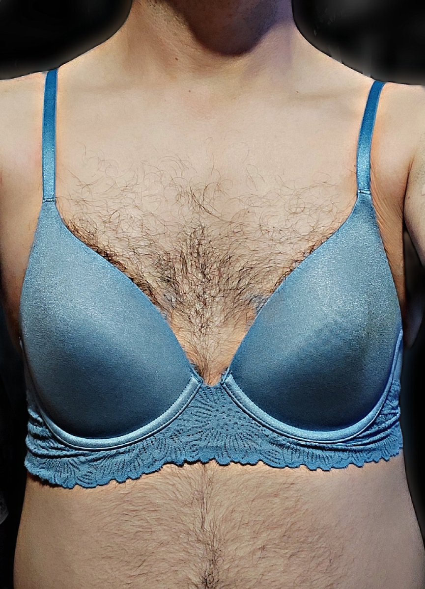ChicoConbra's tweet photo. Éstos son los de mi tía.
Me gustan ❤️

Y el azul está justo como me gustan, usados. ❤️ https://t.co/HzR2qmAphC
