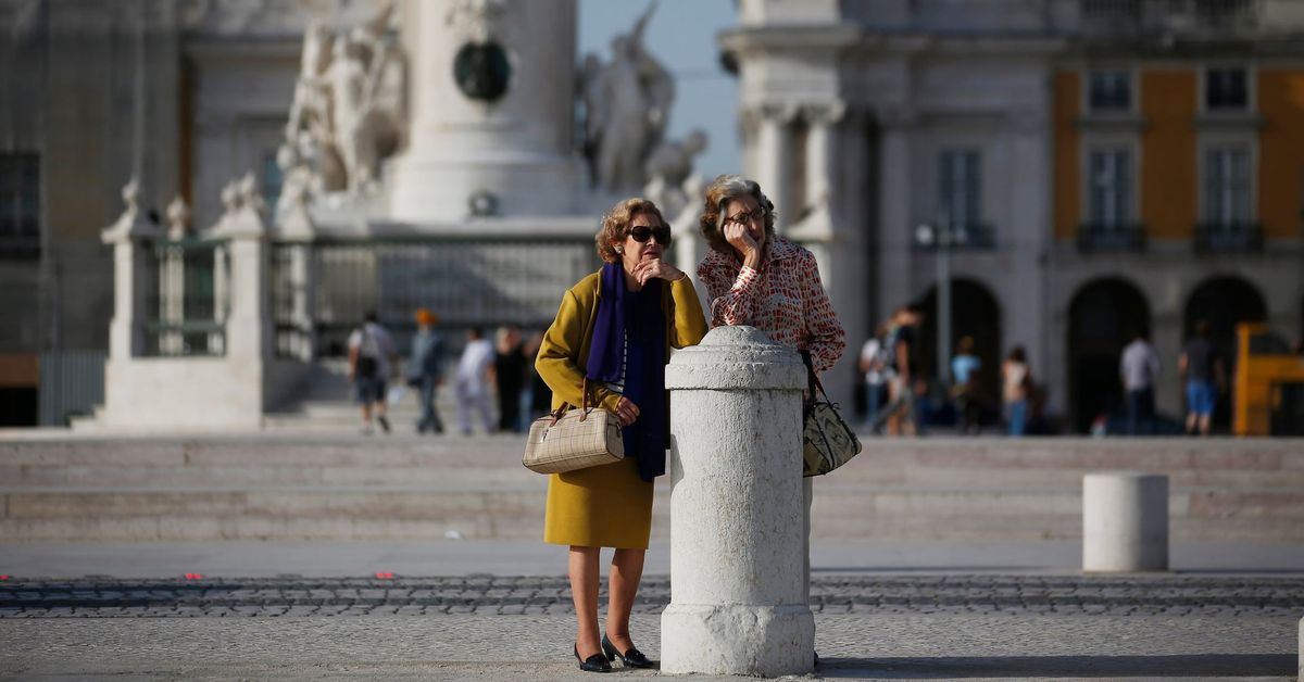 48 HOURS: The sweet side of Lisbon with a cupcake guru reut.rs/3vKjcuw