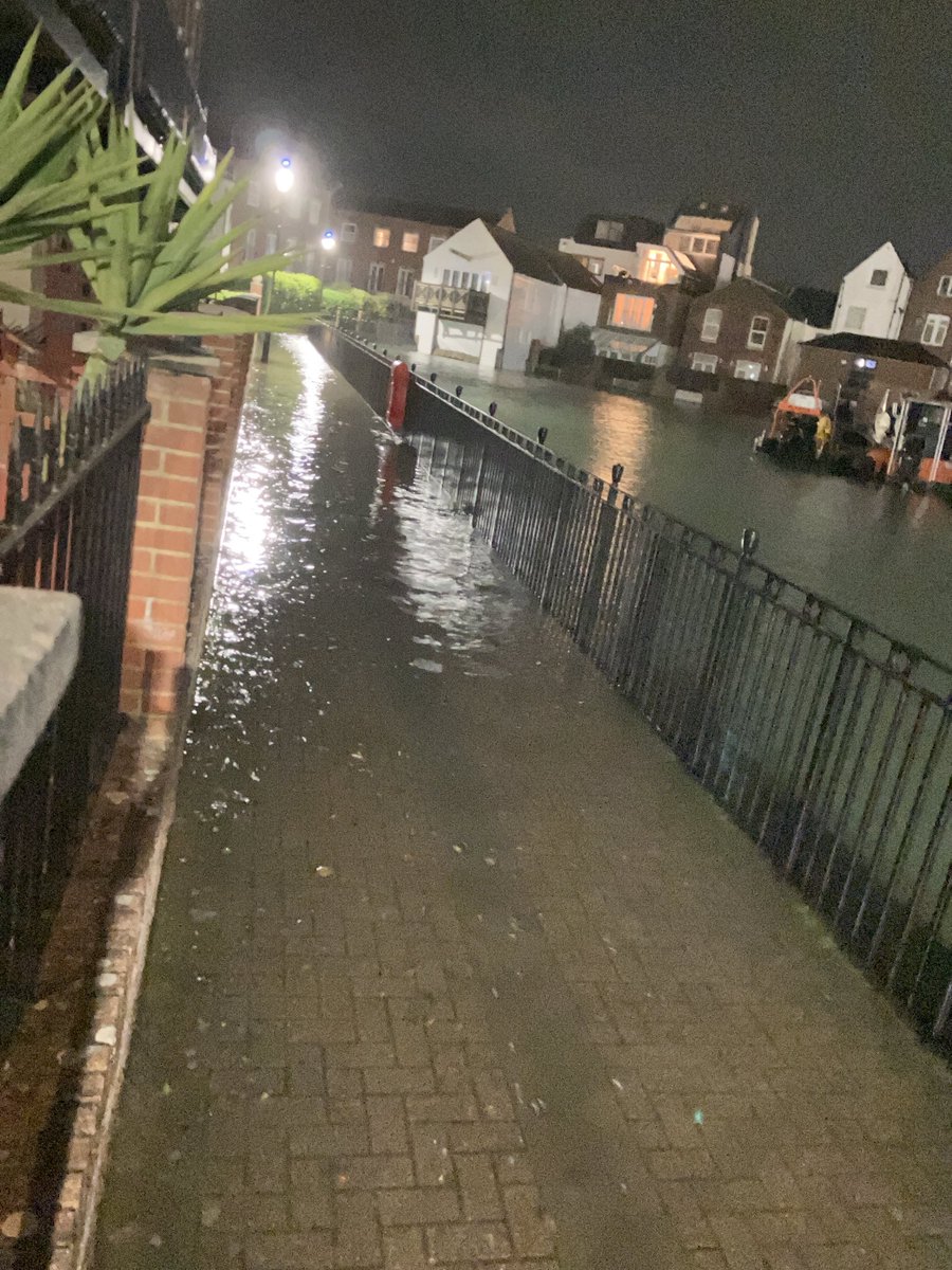 howard thompson tweet media