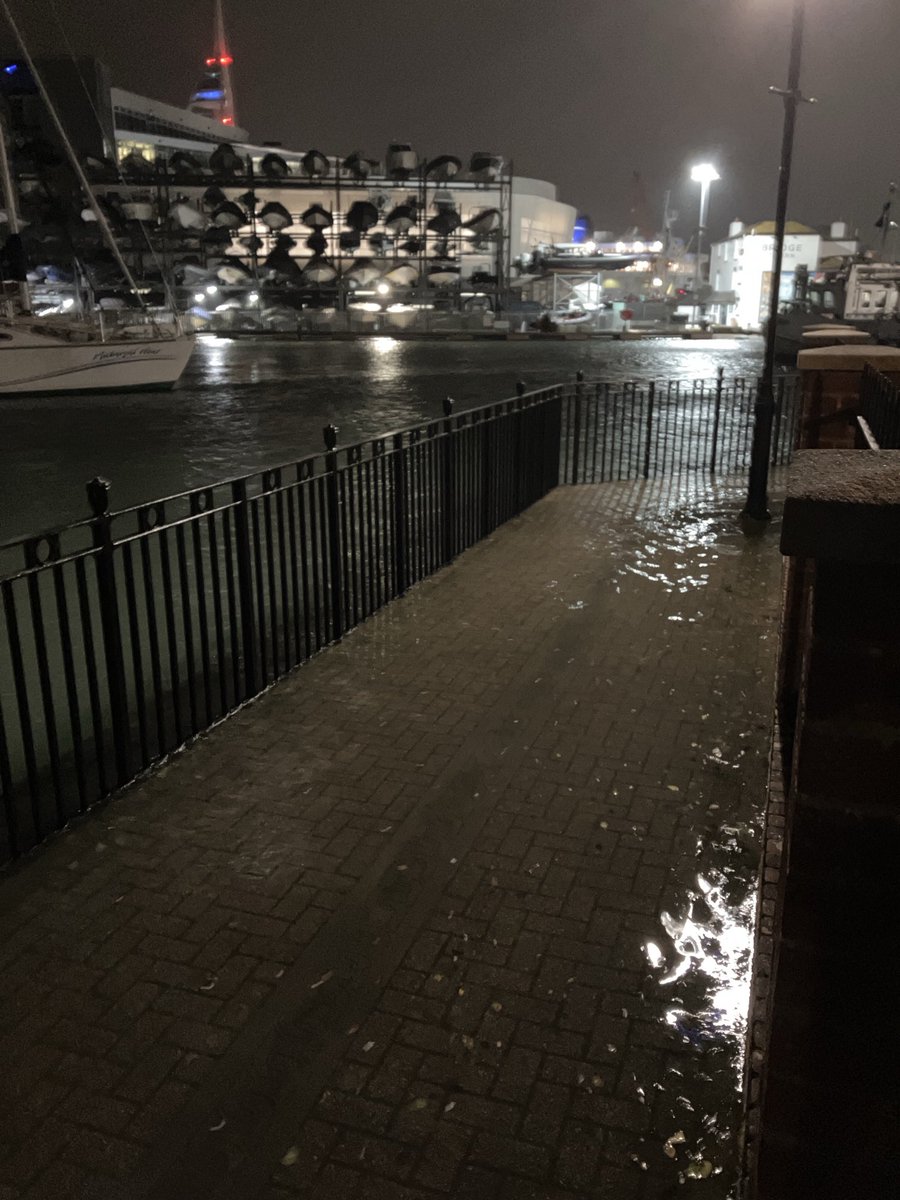 howard thompson tweet media