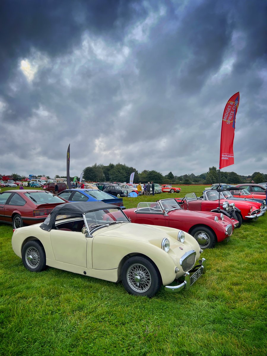 there's that nice little Frogeye in the lineup

full-res downloads, prints, wall art and gifts in the #YorkHistoricVehicleGroup gallery on pmhimages.com

#AustinHealey #Frogeye #Sprite #car #cars #carenthusiast #carenthusiasts #petrolheads #britishmotors