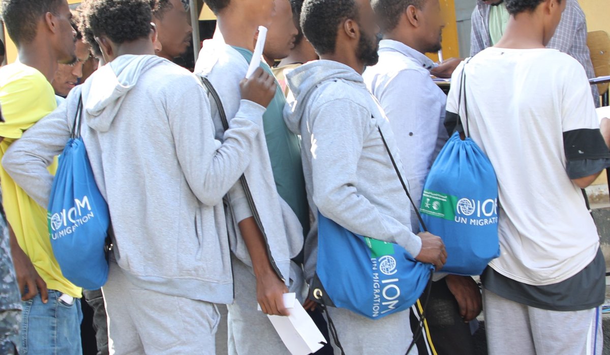 Working together to support returnees in restarting their lives! IOM Ethiopia, with support from @KSRelief_EN distributed non-food items, which includes sanitary kits, baby kits, female and male clothing to migrants returning from the Kingdom of Saudi Arabia.