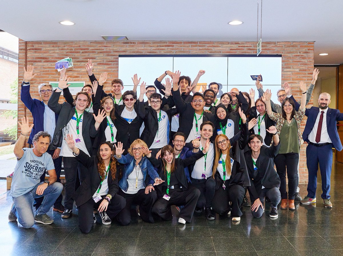 #MEMEnginy24: Celebrant els 10 anys a #EnginyeriaUAB 🎂🎉

Arriba el dècim aniversari #MEMEnginy que reunirà les empreses més TOP del sector tecnològic i l'enginyeria per apropar el món laboral amb els futurs i futures professionals el proper 25/04

➡ uab.cat/web/escola-d-e…
