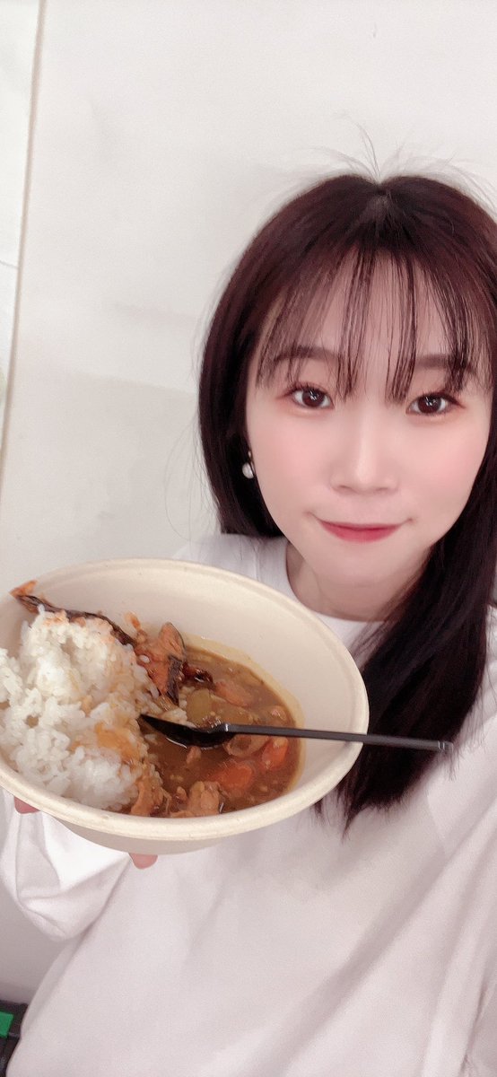 uika_arima's tweet image. こんにちは🌟

いよいよ本日
#BOTCHAN  開店します🌟

今からゲネプロ！
なんと三ツ星キッチンさんのKAZZさんよりカレーをいただきました🍛

たくさん食べてがんばります❤️
当日券ありますよん✨
新宿コフレリオでお待ちしております🌟

明日からのご予約はこちら💁‍♀️
quartet-online.net/ticket/botchan…