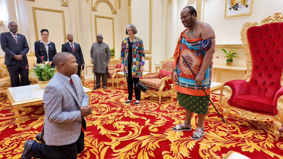 His Majesty King Mswati 111 of Eswatini meeting with the leadership of the Red Cross during a courtesy visit recently. @EswatiniGovern1 @ifrc @KateForbes_IFRC @IFRCAfrica