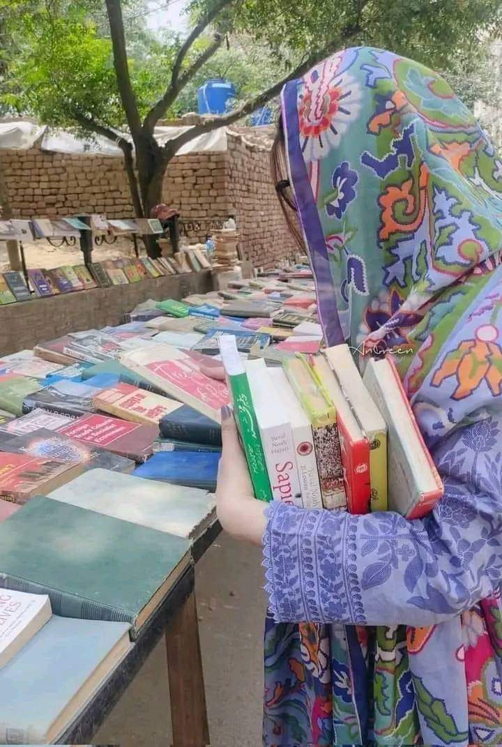 ~You can always find happiness in a Book stall. ماته سينډل پر ځای قلم راوړه کتاب راوړه 🌸 I'm just a girl who loves reading 📚 📖💕 Dr Sakina Muslimyar 💗