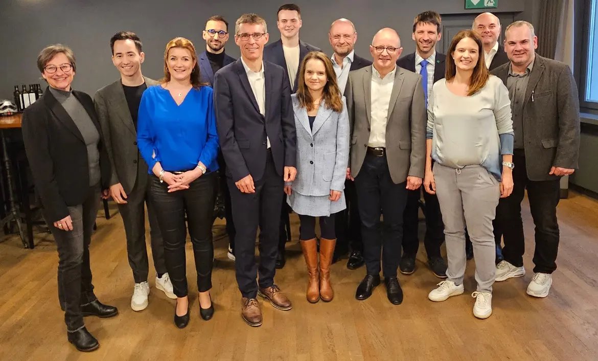 FDP Aarau (@fdpaarau) on Twitter photo Die Bezirkspartei hat die Kandidierenden für die Grossratswahlen nominiert. Wir wünschen allen und besonders unseren Stadtparteimitgliedern <a href="/LukasPfisterer/">Lukas Pfisterer</a> <a href="/YannickBerner/">Yannick Berner</a> Hanspeter Hilfiker (alles bisher), <a href="/RainerLuescher/">Rainer Lüscher</a> Nina Suma und Gabriela Werder viel Erfolg im Wahlkampf. Die Bezirkspartei hat die Kandidierenden für die Grossratswahlen nominiert. Wir wünschen allen und besonders unseren Stadtparteimitgliedern <a href="/LukasPfisterer/">Lukas Pfisterer</a> <a href="/YannickBerner/">Yannick Berner</a> Hanspeter Hilfiker (alles bisher), <a href="/RainerLuescher/">Rainer Lüscher</a> Nina Suma und Gabriela Werder viel Erfolg im Wahlkampf.