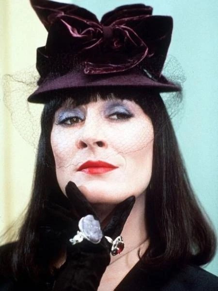The Grand High Witch is on @BBCNews 
#RachelReeves #bbcnews