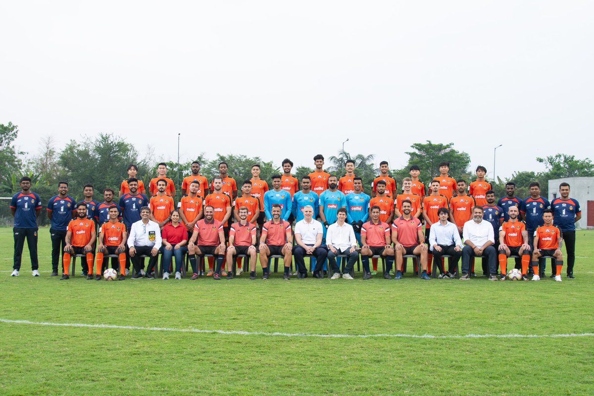 𝑺𝒊𝒈𝒏𝒊𝒏𝒈 📴 𝒕𝒉𝒆 #𝑰𝑳𝒆𝒂𝒈𝒖𝒆 𝑺𝒆𝒂𝒔𝒐𝒏 A proud bunch with incredible supporters to back us up 🧡🖤 On to the next season ➡️ #InterKashi #HarHarKashi #IndianFootball