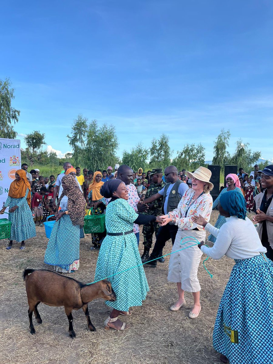 Participated at the Nutrition Livestock Handover Ceremony in Machinga District, part of 'Nourishing People and Earth through Inclusive and Sustainable Agriculture.' Supported by @IFAD, and funded by @noradno, we aim to boost nutrition access for rural households🌾💚