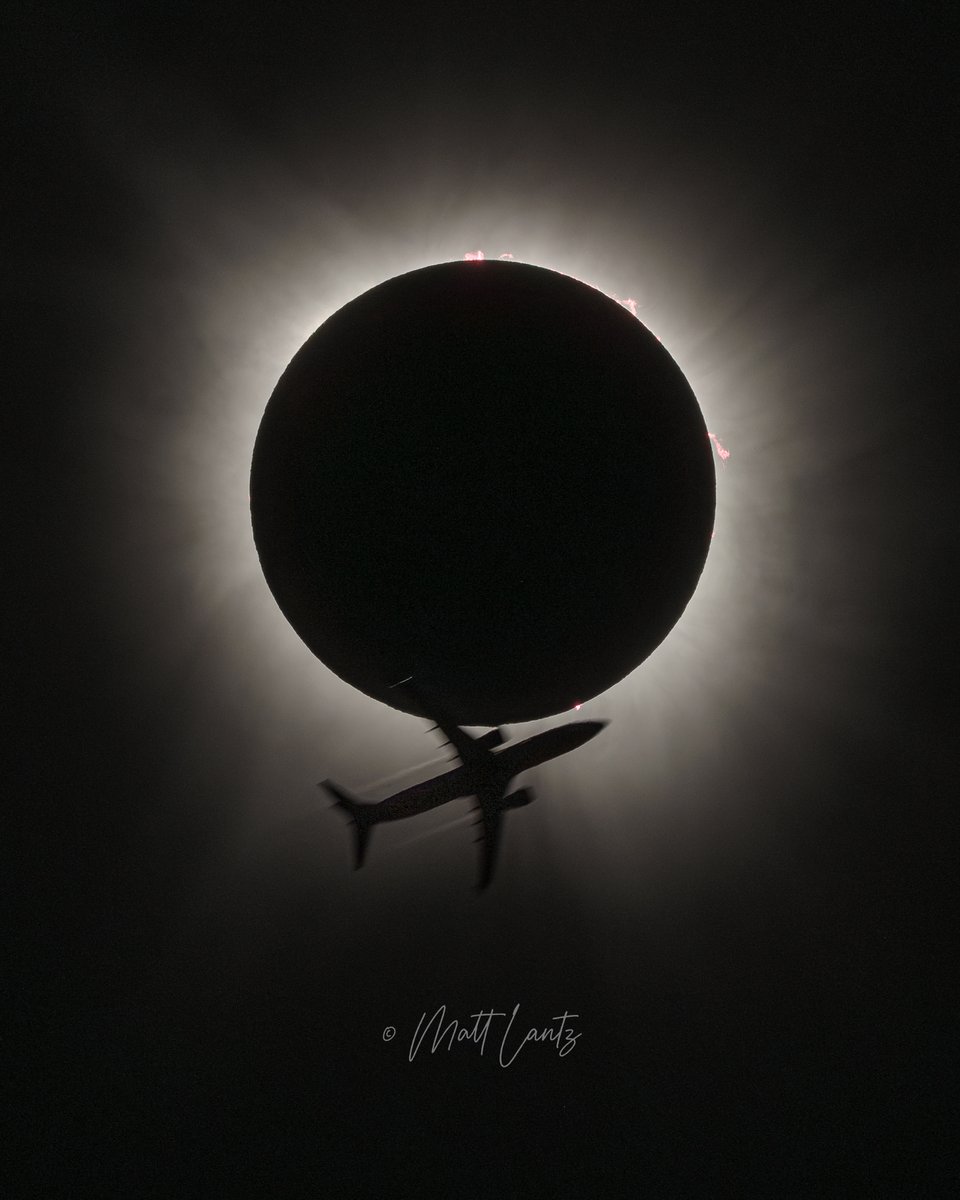 An airplane transits the moon during totality in Fort Worth, Texas. A crazy perspective. Each one of those solar flare prominences are multiple times bigger than the entire earth. 🤯 #FortWorth #Texas #Eclipse2024 #SolarEclipse2024 #Eclipse #dfwwx #txwx
