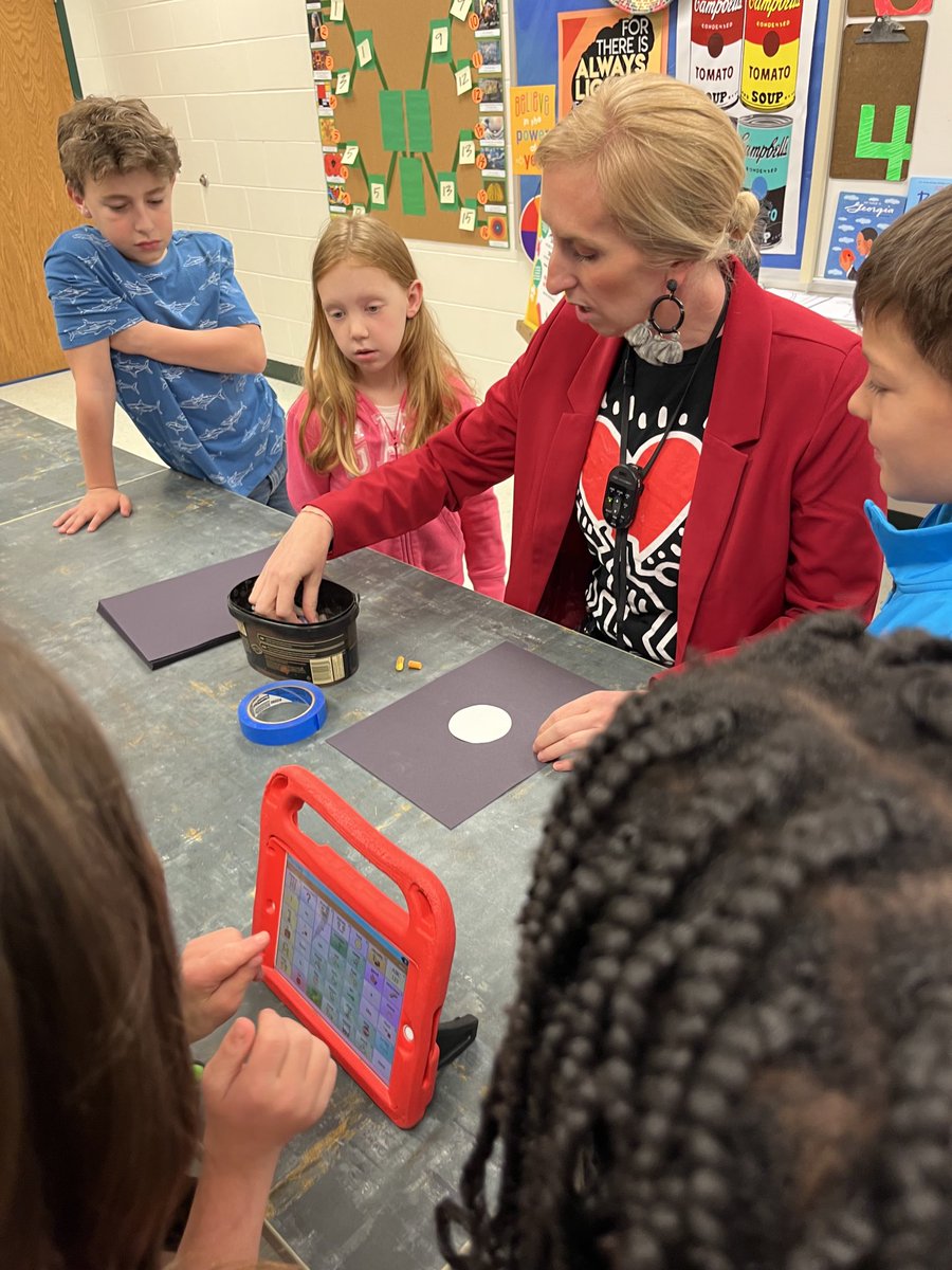 jennieberkley's tweet image. Take advantage of opportunities- so many teachable moments &amp;amp; connections to life surround us. Don’t miss them. Thank you to a quick art visit ⁦@pattisonpath⁩ for #MondayMotivation 🌗🌘🌒🌓❤️